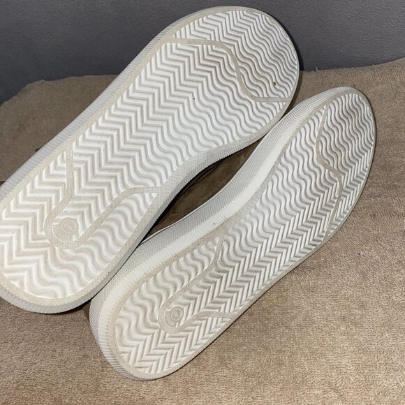 Vince Men’s Taupe Suede Low-Top Sneakers Lace-Up White Sole Size 9.5 (EU 43) - Picture 6 of 8